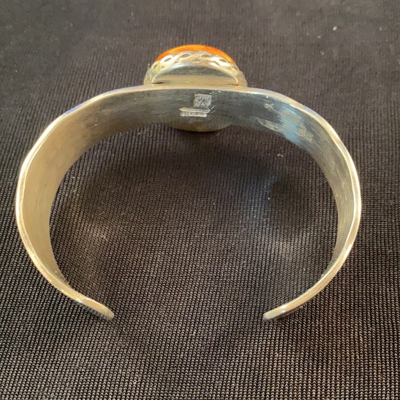 Navajo made sterling silver spinal oyster bracelet - Picture 4 of 5